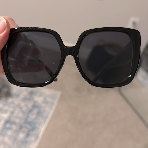 Oversized black sunglasses - Picture 2 of 5